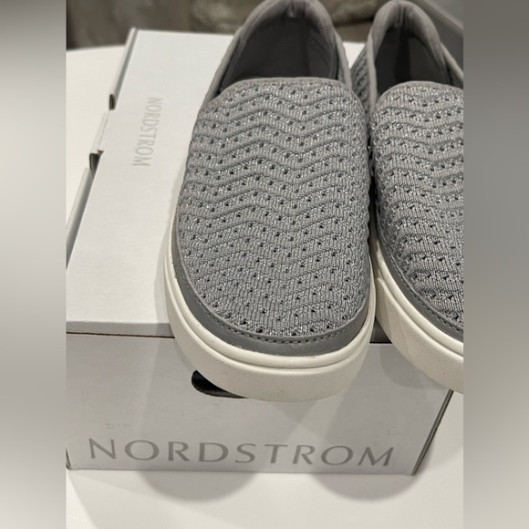 UGG Kids Caplan Slip-On Sneaker New - Picture 9 of 11